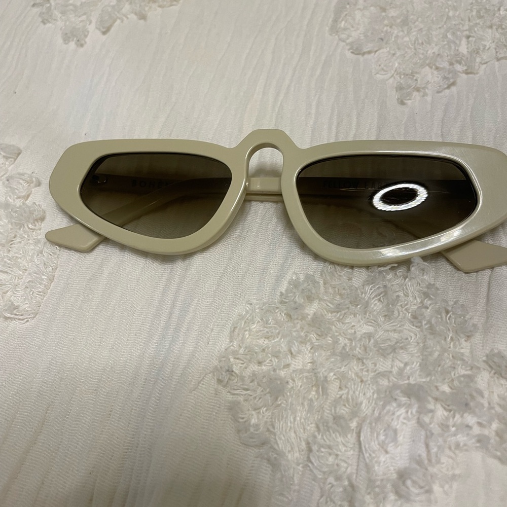 Bohème Cream Retro-Futuristic Sunglasses - Picture 2 of 6